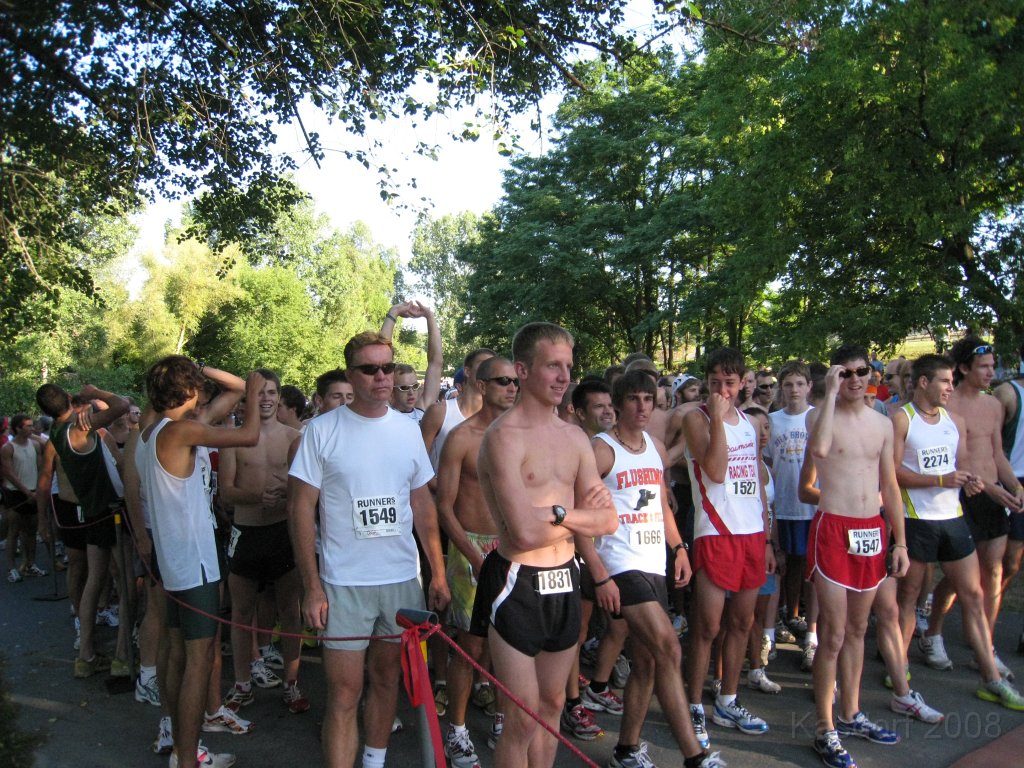 Run Thru Hell 2008 121.jpg - The runners are impatient to start, the pre-race warm ups are beginning to cool down now, heart rates were carefully elevated with a jog and exercises, now being lost.